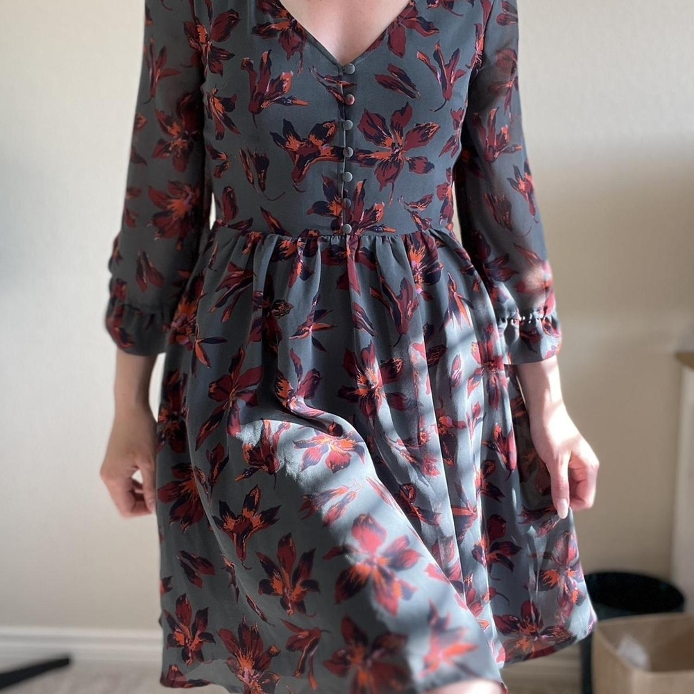 Madewell Moonblossom Ruffle-Sleeve Dress in the Winter Orchid floral pattern.  - Picture 2 of 8